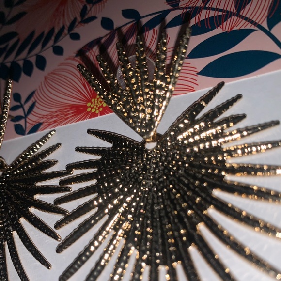 Elegant Gold Earrings - Picture 4 of 5